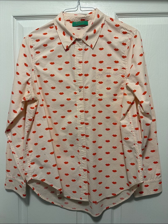 Clare V. Tops - Clare V. Phoebe Button-Down Shirt with Red Lip Print - Women's Cream Shirt